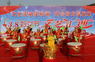 牟平區(qū)王格莊舉辦“三八”國(guó)際婦女節(jié)文藝匯演，盡展新時(shí)代女性風(fēng)采