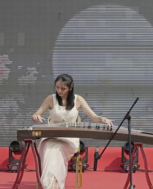 樂滿中秋經(jīng)典音樂會(huì)暨新都名優(yōu)產(chǎn)品展 雙節(jié)同慶，文旅融合奏響蓉城新篇章